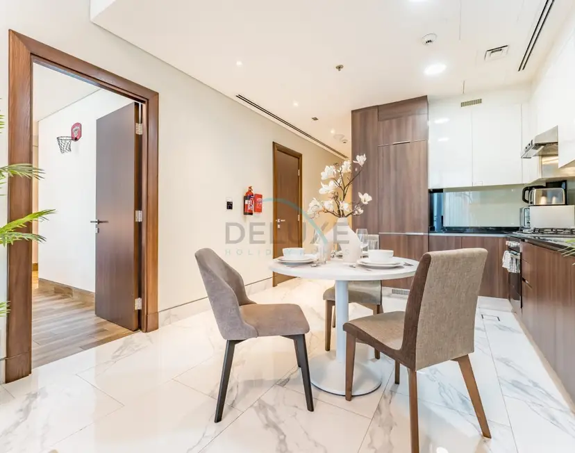 Stunning 1-Bedroom with Panoramic Canal Views, Convenient — Business Bay — photo 10