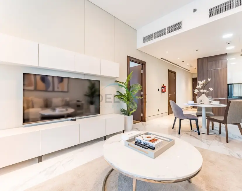 Stunning 1-Bedroom with Panoramic Canal Views, Convenient — Business Bay — photo 12