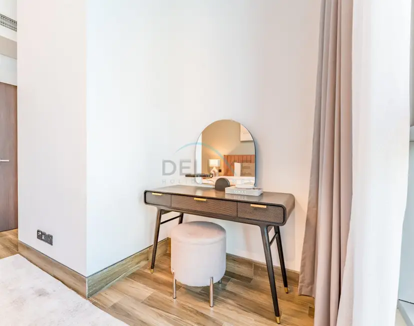 Stunning 1-Bedroom with Panoramic Canal Views, Convenient — Business Bay — photo 13