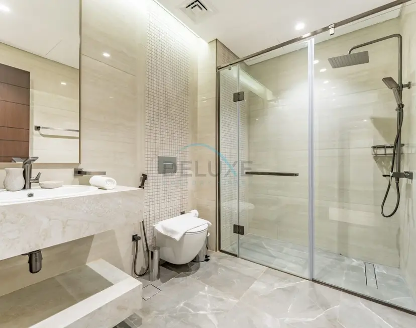 Spacious High-Floor 2-Bedroom with Stunning City and Burj Khalifa Views — Business Bay — photo 14