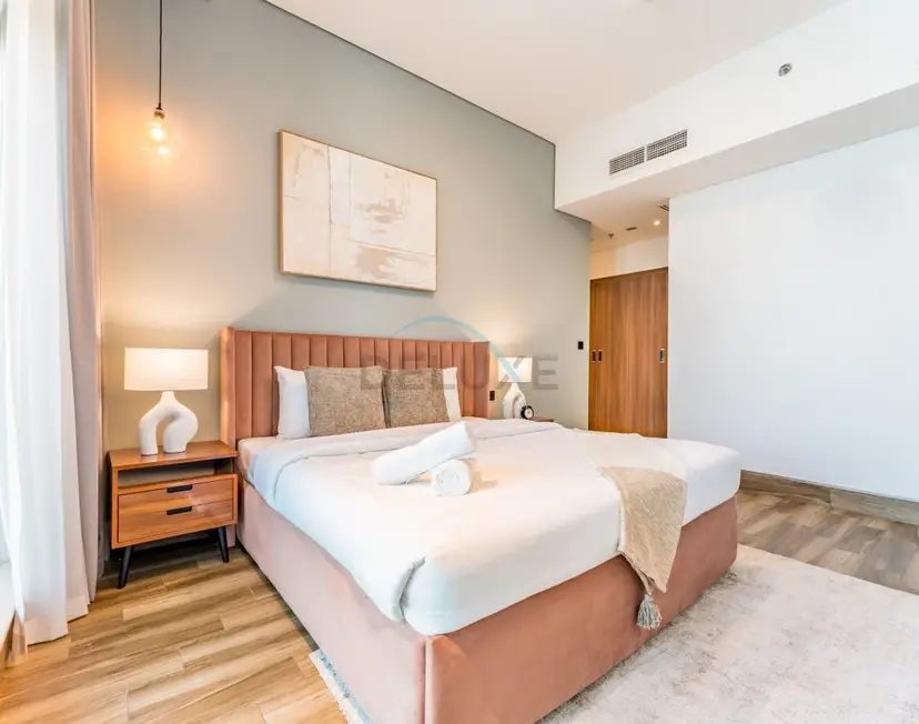 Stunning 1-Bedroom with Panoramic Canal Views, Convenient — Business Bay — photo 6