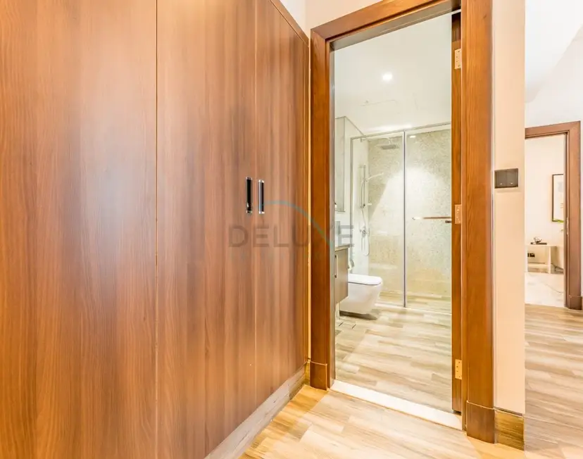 Stunning 1-Bedroom with Panoramic Canal Views, Convenient — Business Bay — photo 14