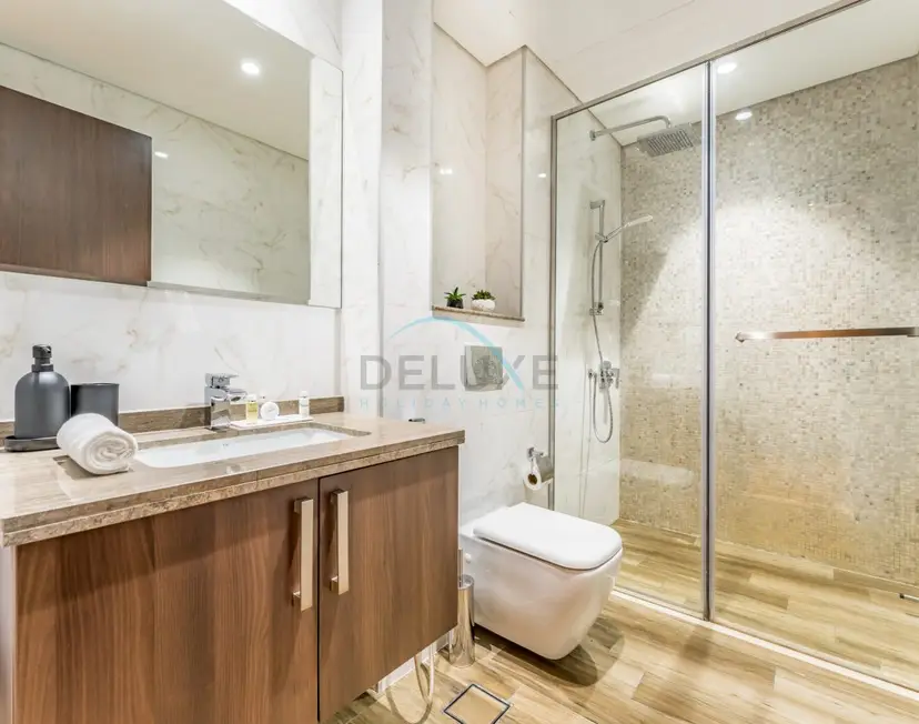 Stunning 1-Bedroom with Panoramic Canal Views, Convenient — Business Bay — photo 15