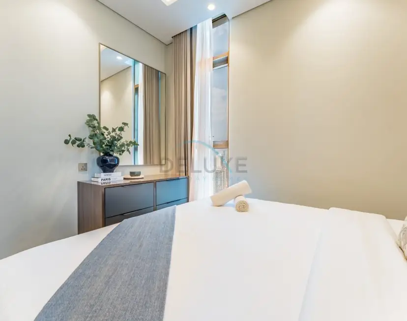 Spacious High-Floor 2-Bedroom with Stunning City and Burj Khalifa Views — Business Bay — photo 16