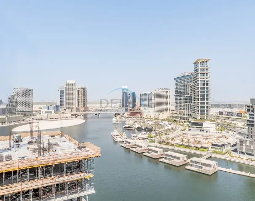 Stunning 1-Bedroom with Panoramic Canal Views, Convenient — Business Bay — photo 16