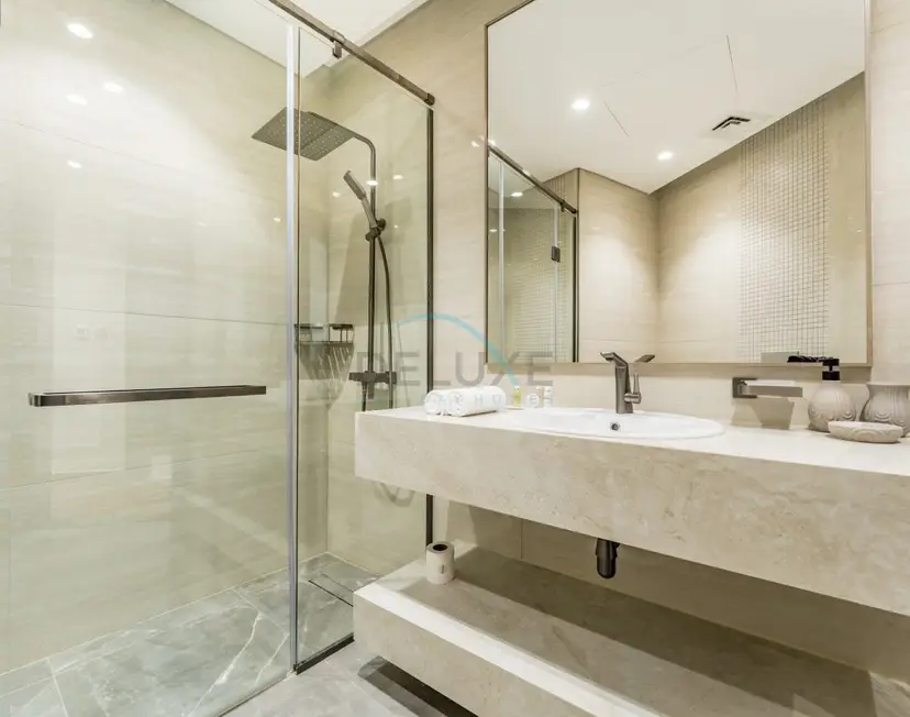 Spacious High-Floor 2-Bedroom with Stunning City and Burj Khalifa Views — Business Bay — photo 18
