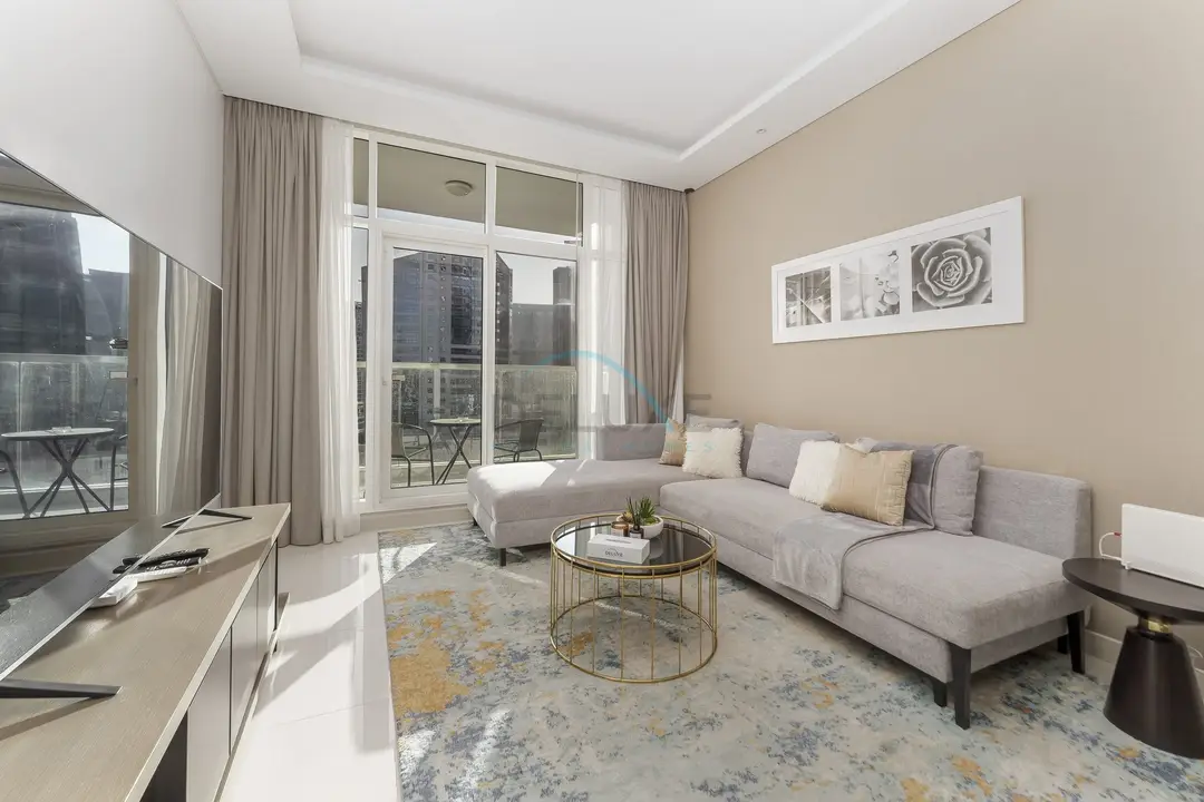 Picture-Perfect Canal and City Views, Minutes from Waterfront Transport — Business Bay