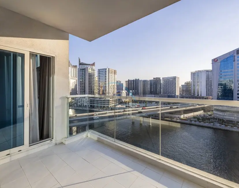 Picture-Perfect Canal and City Views, Minutes from Waterfront Transport — Business Bay — photo 10