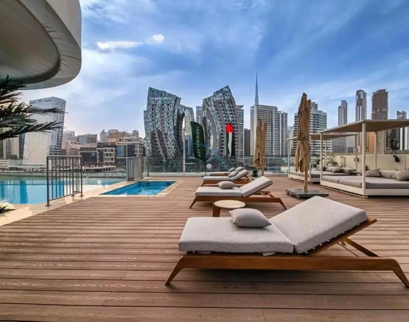 Spacious Balcony with Private Jacuzzi and Stunning Views — Business Bay — photo 32