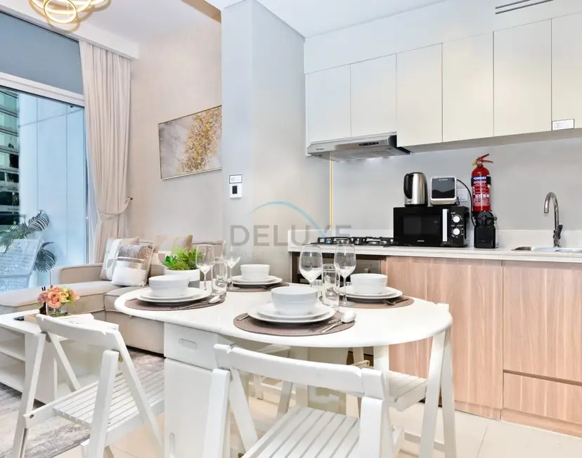 1-Bedroom Facing Canal and City Views — Business Bay — photo 3