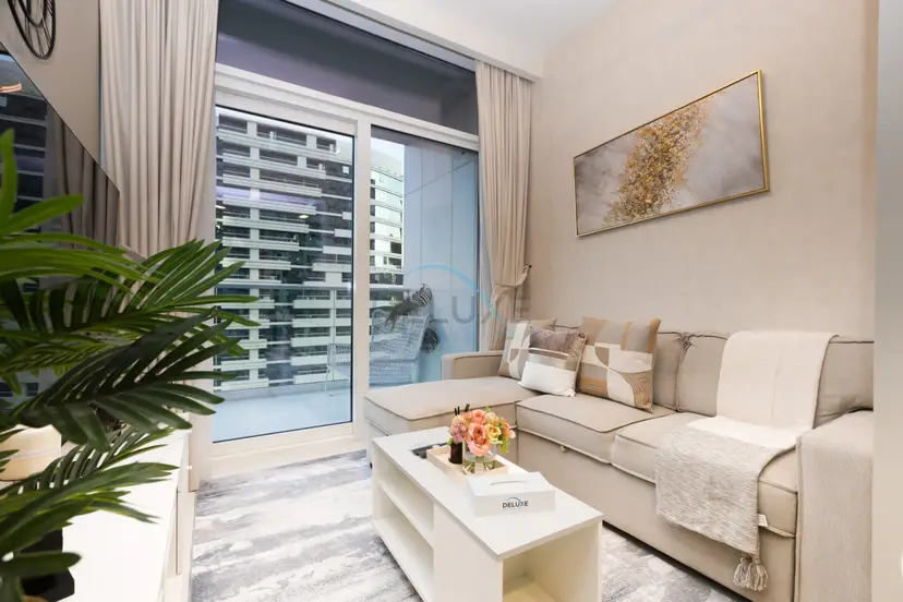 1-Bedroom Facing Canal and City Views — Business Bay — photo 1