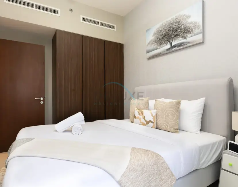 1-Bedroom Facing Canal and City Views — Business Bay — photo 13