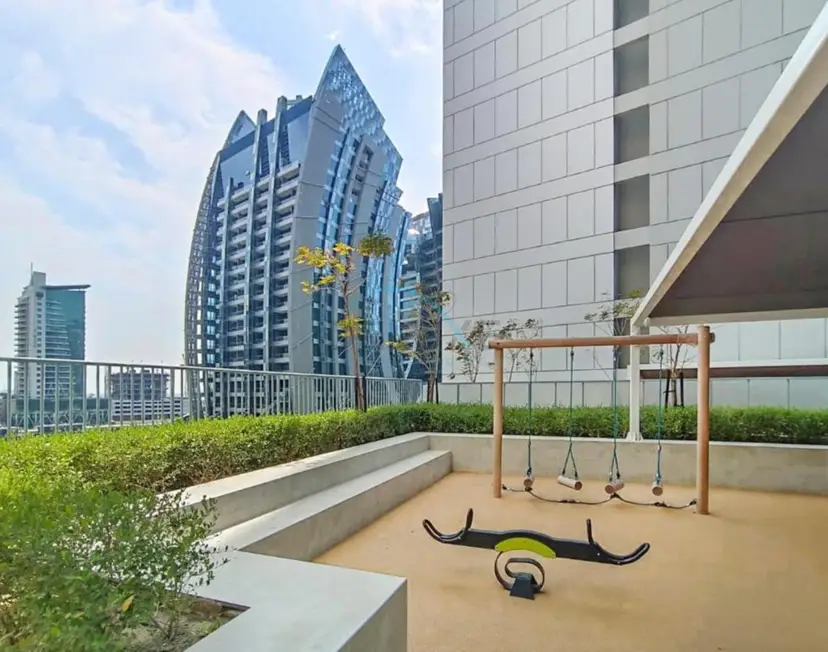 1-Bedroom Facing Canal and City Views — Business Bay — photo 20
