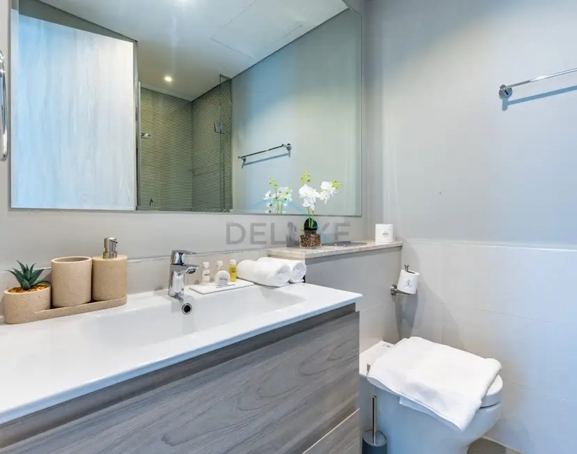 High Floor Unit with Canal View — Business Bay — photo 14