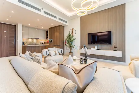 Elegant 3-Bedroom, Skyline Retreat — Downtown Dubai