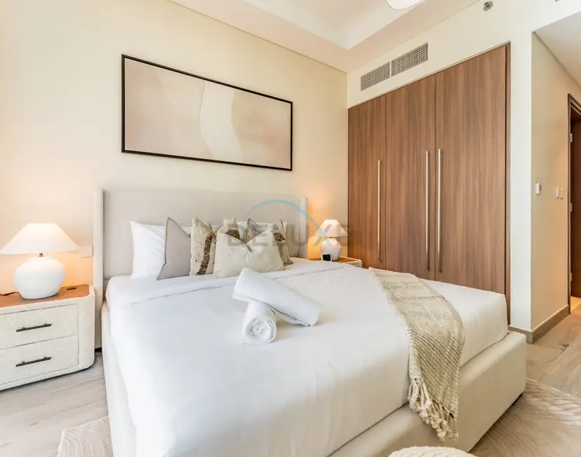 Elegant 3-Bedroom, Skyline Retreat — Downtown Dubai — photo 13