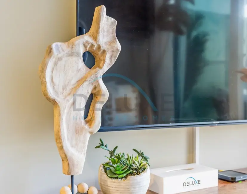 Contemporary 1-Bedroom Boho Oasis with Canal Views — Business Bay — photo 14