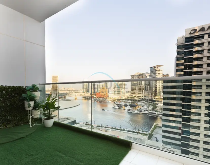 1-Bedroom Facing Canal and City Views — Business Bay — photo 25
