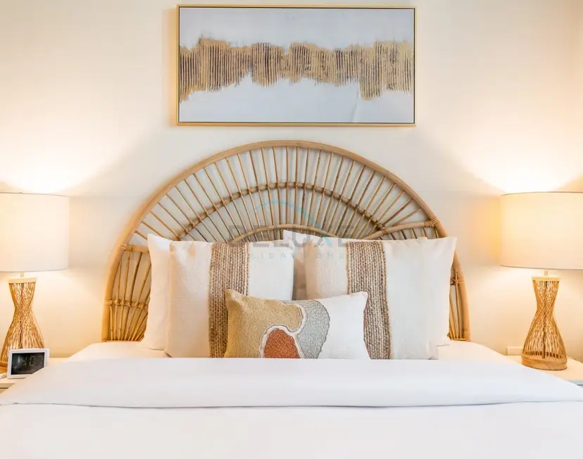 Contemporary 1-Bedroom Boho Oasis with Canal Views — Business Bay — photo 19