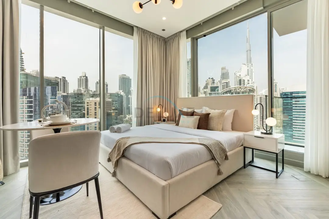 Stunning Canal View, Studio with Balcony - Peninsula Three — Business Bay