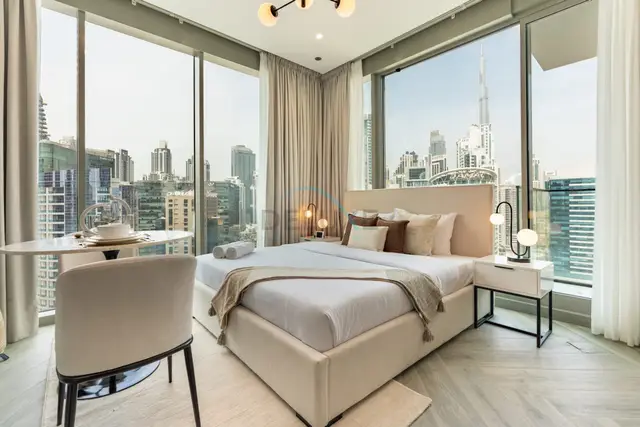 Stunning Canal View, Studio with Balcony - Peninsula Three — Business Bay