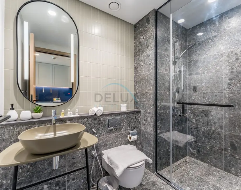 High-Floor Studio Featuring Canal and Burj Khalifa Views — Business Bay — photo 8