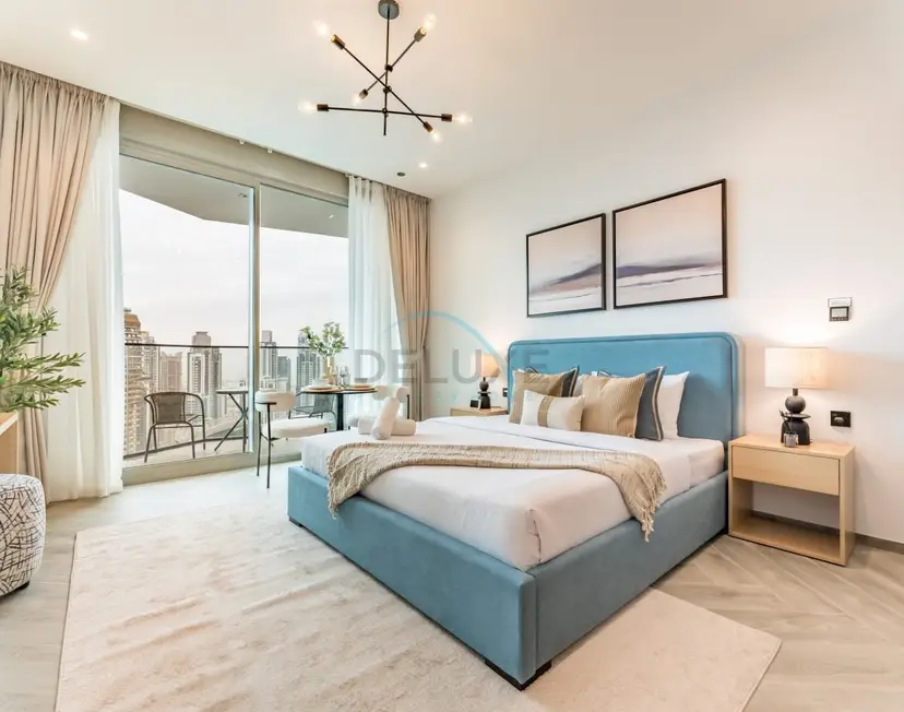 High-Floor Studio Featuring Canal and Burj Khalifa Views — Business Bay — photo 2