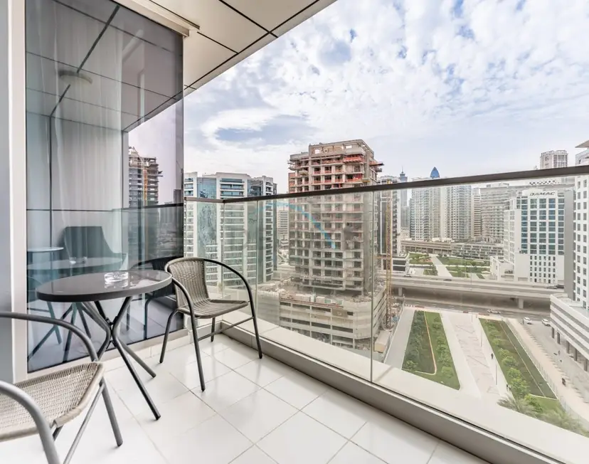 Stylish 2-Bedroom with Burj Khalifa Views — Business Bay — photo 12