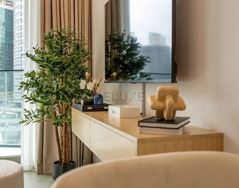 Studio Overlooking the Pool with a View of the Burj Khalifa Tip — Business Bay — photo 13
