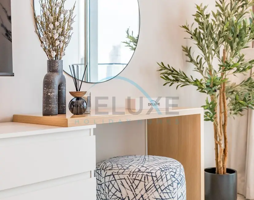 High-Floor Studio Featuring Canal and Burj Khalifa Views — Business Bay — photo 13