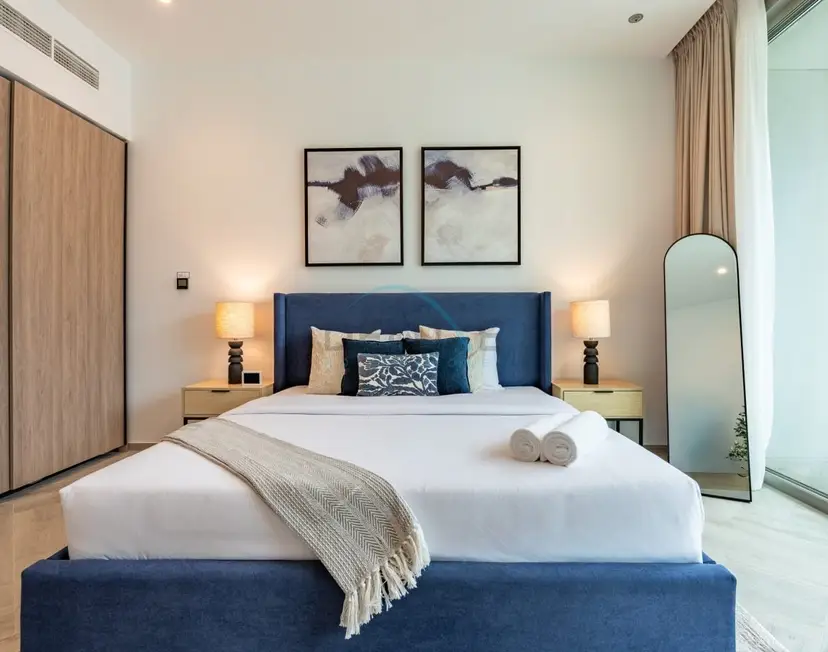 Studio Overlooking the Pool with a View of the Burj Khalifa Tip — Business Bay — photo 14