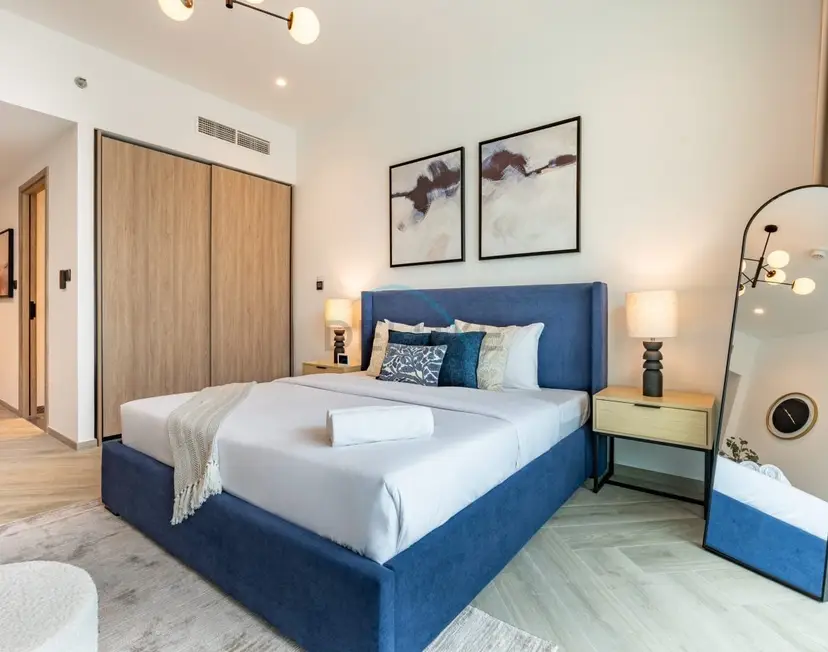 Studio Overlooking the Pool with a View of the Burj Khalifa Tip — Business Bay — photo 15