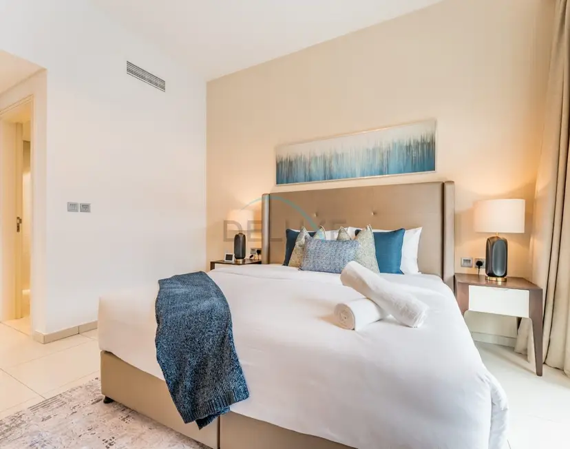 Stylish 2-Bedroom with Burj Khalifa Views — Business Bay — photo 17