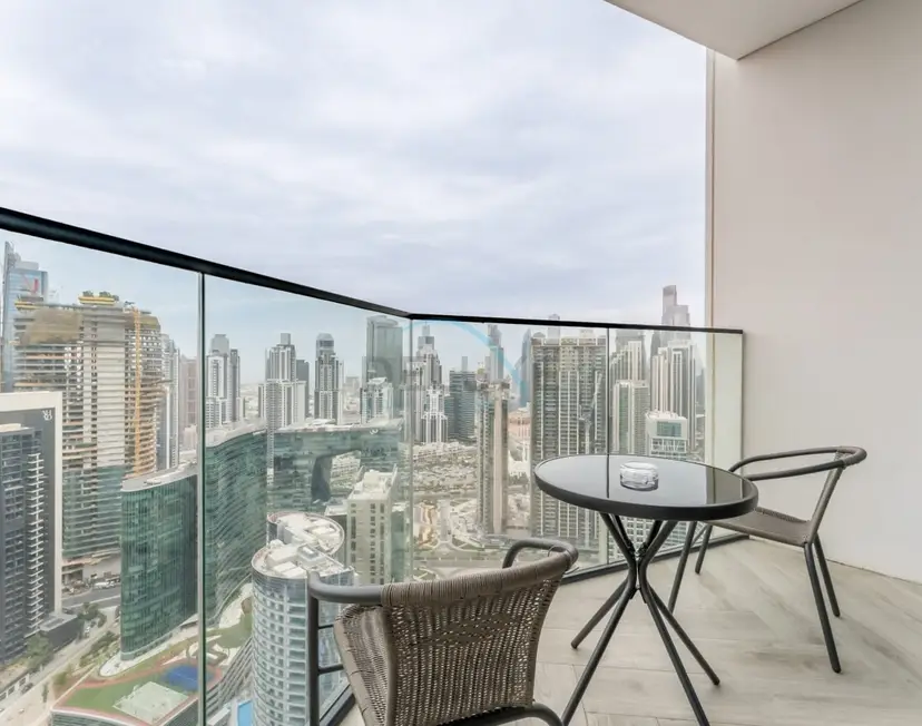 High-Floor Studio Featuring Canal and Burj Khalifa Views — Business Bay — photo 18