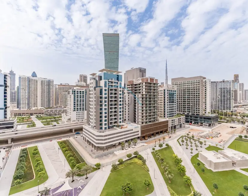 Stylish 2-Bedroom with Burj Khalifa Views — Business Bay — photo 6