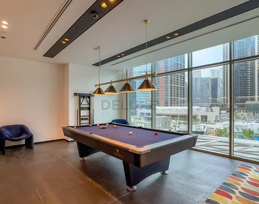 Studio Overlooking the Pool with a View of the Burj Khalifa Tip — Business Bay — photo 19