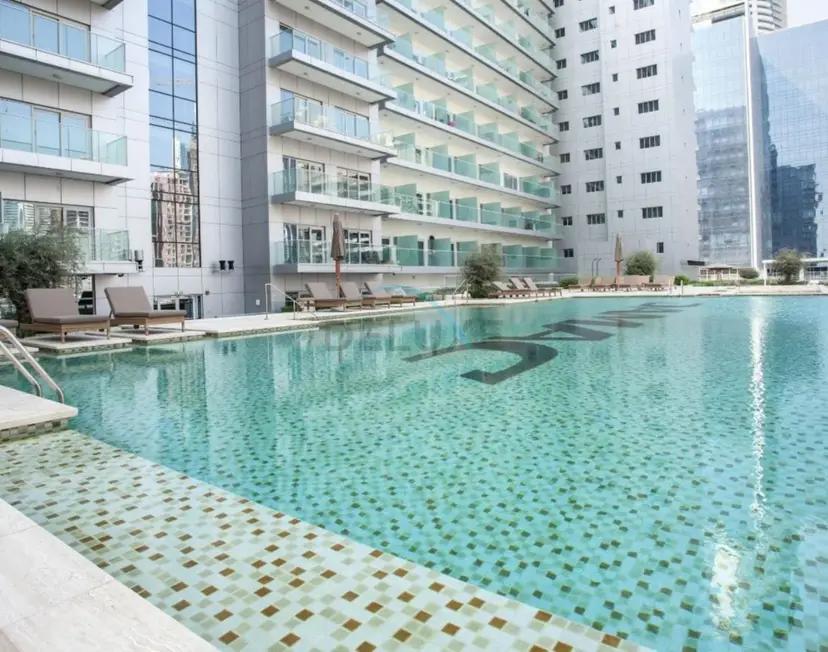 Serene Canal Views from a Spacious Balcony, Just Steps from the Bus Stop — Business Bay — photo 30