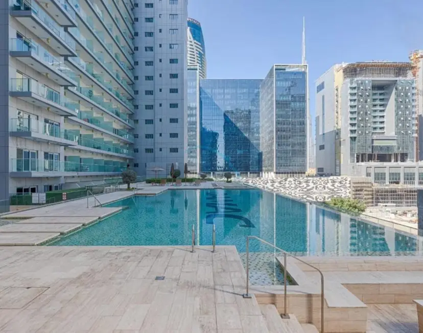 Serene Canal Views from a Spacious Balcony, Just Steps from the Bus Stop — Business Bay — photo 32