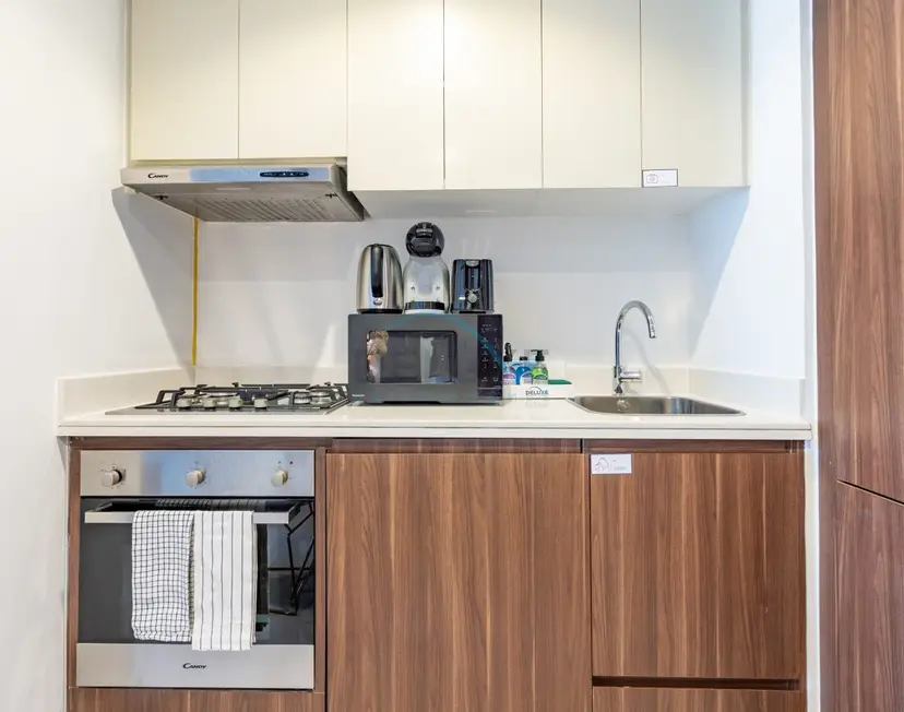 Bright 1-Bedroom Overlooking Dubai Water Canal — Business Bay — photo 9