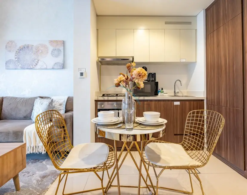 Bright 1-Bedroom Overlooking Dubai Water Canal — Business Bay — photo 3