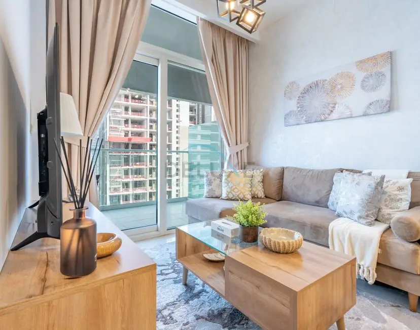 Bright 1-Bedroom Overlooking Dubai Water Canal — Business Bay — photo 11