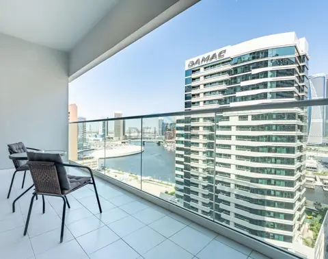 Bright 1-Bedroom Overlooking Dubai Water Canal — Business Bay — photo 4