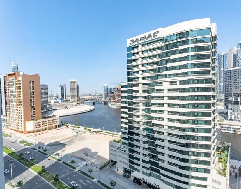 Bright 1-Bedroom Overlooking Dubai Water Canal — Business Bay — photo 17