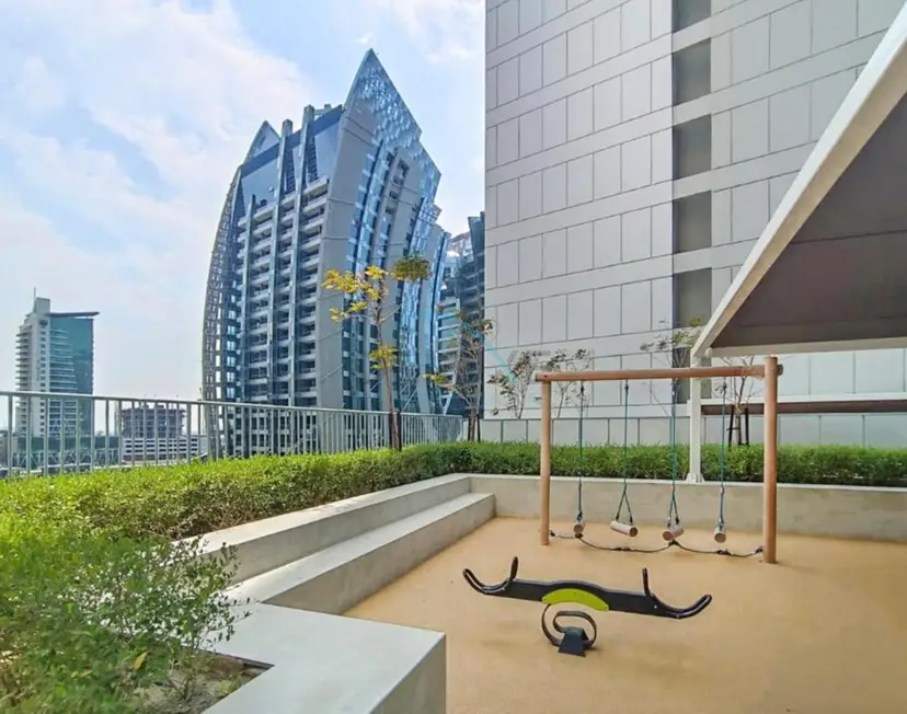 Bright 1-Bedroom Overlooking Dubai Water Canal — Business Bay — photo 25