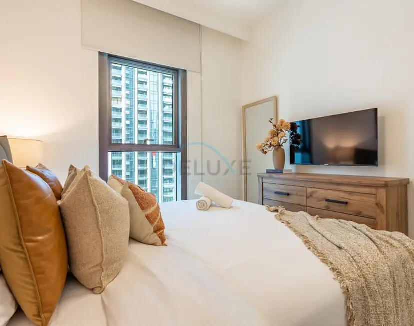 Breathtaking Skyscraper Views 3-Bedroom — Downtown Dubai — photo 29