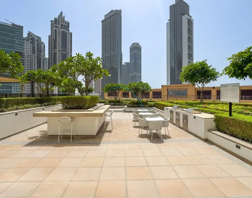 Breathtaking Skyscraper Views 3-Bedroom — Downtown Dubai — photo 35